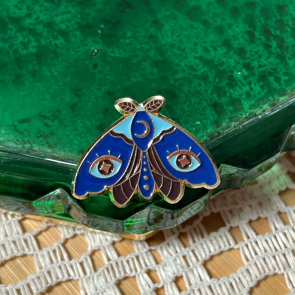 Mystic moth pin🧿